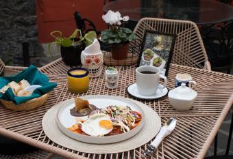 Casa Mar  a Elena allows 18 year olds to book a room