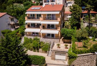 Apartments Villa Slavica has Balcony rooms