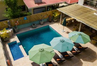 Chez Bea Luxury Villa has Balcony rooms