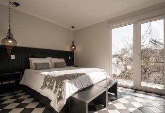 Apart Hotel B allows 18 year olds to book a room