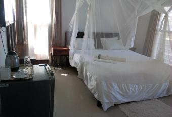 Kuku Royal Lodge allows 18 year olds to book a room