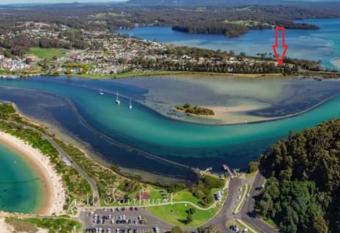 The Boathouse a 3 Bedroom House allows 18 year olds to book a room