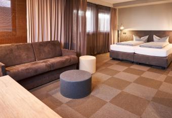 Novitel Hotel Kirchheim - M  nchen Messe allows 18 year olds to book a room