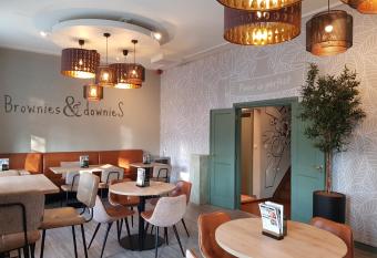 Slapen Bij Brownies & Downies allows 18 year olds to book a room