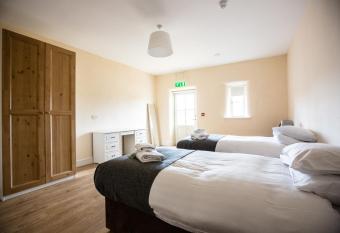 Rock Farm Slane - Limehouse allows 18 year olds to book a room