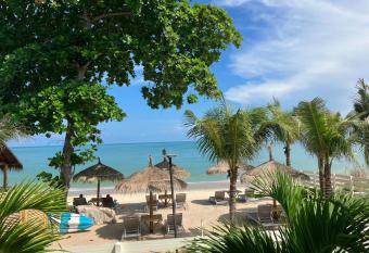 Le Petit Saint Tropez allows 18 year olds to book a room