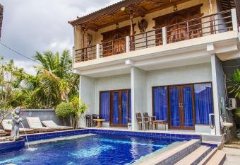 Wahyu Homestay 1 allows 18 year olds to book a room