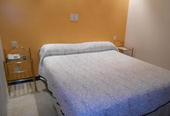 Hotel De Las Artes has rooms with a private hot tub