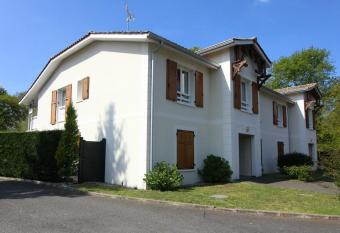 Jardin du Bourg has Balcony rooms