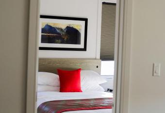 Ramada by Wyndham Fort McMurray has Balcony rooms