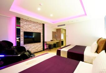 ZJ Motel has Balcony rooms