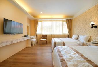 Miller Home has rooms with a private hot tub