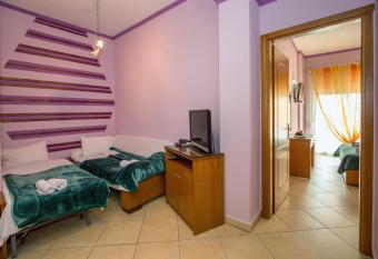 Balkan House has Balcony rooms