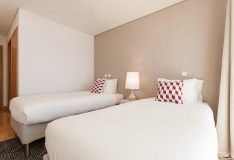 Your Lisbon Home Oriente has rooms with a private hot tub