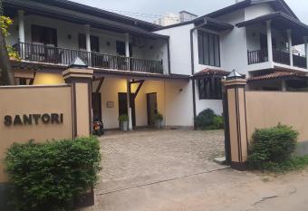 Santori Unawatuna has Balcony rooms