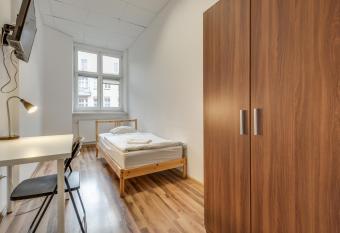 Hostel Kattowitz allows 18 year olds to book a room