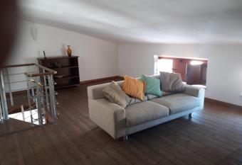 Le Tre Rose has Balcony rooms