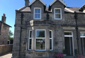 Ravenswood Guest House allows 18 year olds to book a room