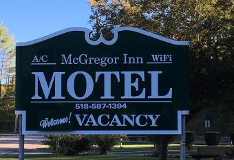 McGregor Inn Motel has Balcony rooms