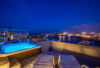 Tano s Boutique Guesthouse has Balcony rooms