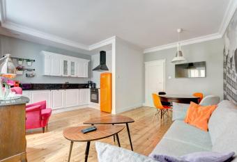 Dom & House Apartments Old Town Dluga allows 18 year olds to book a room