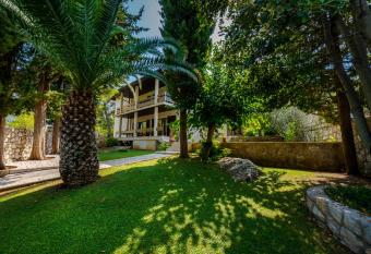 Apartment Dora has Balcony rooms