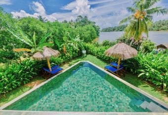 Waterland allows 18 year olds to book a room