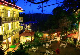 Kasauli Castle Resort has Balcony rooms