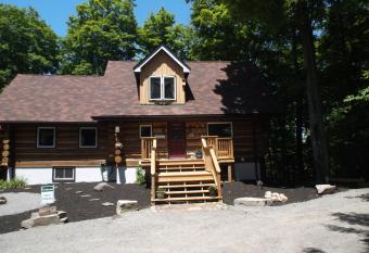 Bed and Breakfast Comfy & Cozy allows 18 year olds to book a room