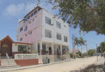 El Rinc  n de George allows 18 year olds to book a room