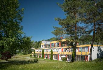 Das Allg  u allows 18 year olds to book a room