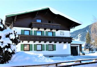 Alpenzeit has Balcony rooms