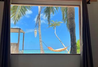 Met House has Balcony rooms