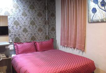 Bin Cheng Hotel allows 18 year olds to book a room