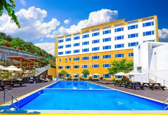 Doya Hotel Geoje allows 18 year olds to book a room