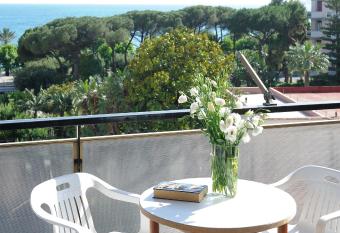 Tizi Apartments allows 18 year olds to book a room