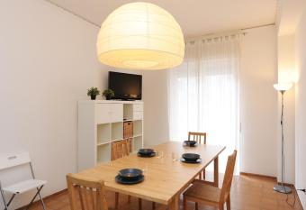 Tizi Apartments Porto has Balcony rooms