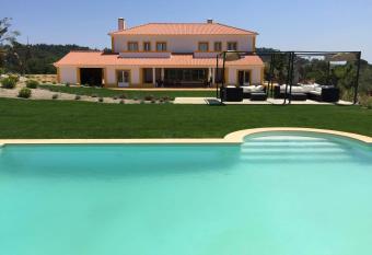 Casa do Alfaro allows 18 year olds to book a room