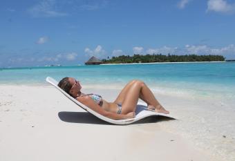 Dhiffushi White Sand Beach has Balcony rooms