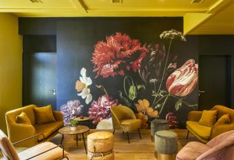 QUARTIER 82 by Arcadeon allows 18 year olds to book a room