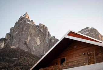 La Paula Apartments & Suites has Balcony rooms