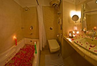 The Holiday Resorts and Cottages allows 18 year olds to book a room