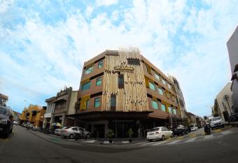 Le Dream Boutique Hotel allows 18 year olds to book a room