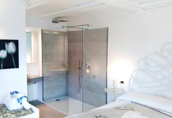 La Maison di Bologna has Balcony rooms