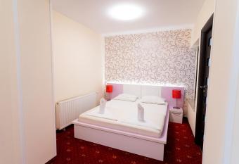 Pensiunea Oscar has Balcony rooms