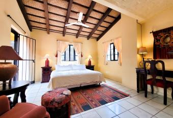 Estrellita s Bed & Breakfast allows 18 year olds to book a room