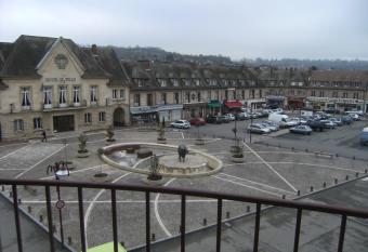 Le Soleil D or has Balcony rooms