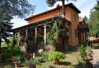 Hondo Holiday Home has Balcony rooms