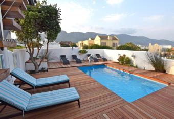 Apartment Dolphin House has Balcony rooms