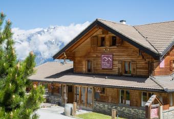 Hameau les Cl  ves allows 18 year olds to book a room